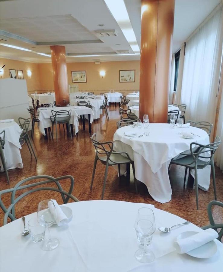 Ristorante Hotel Lucia - 100 Mt Dal Mare Giulianova Zewnętrze zdjęcie