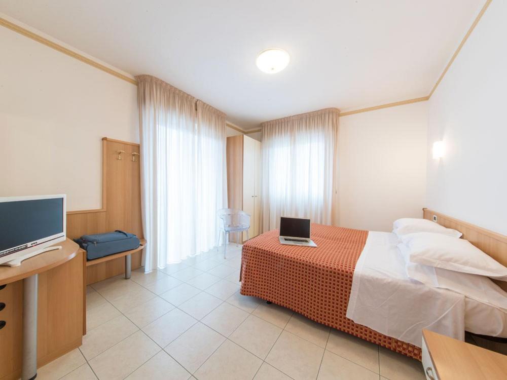 Ristorante Hotel Lucia - 100 Mt Dal Mare Giulianova Zewnętrze zdjęcie