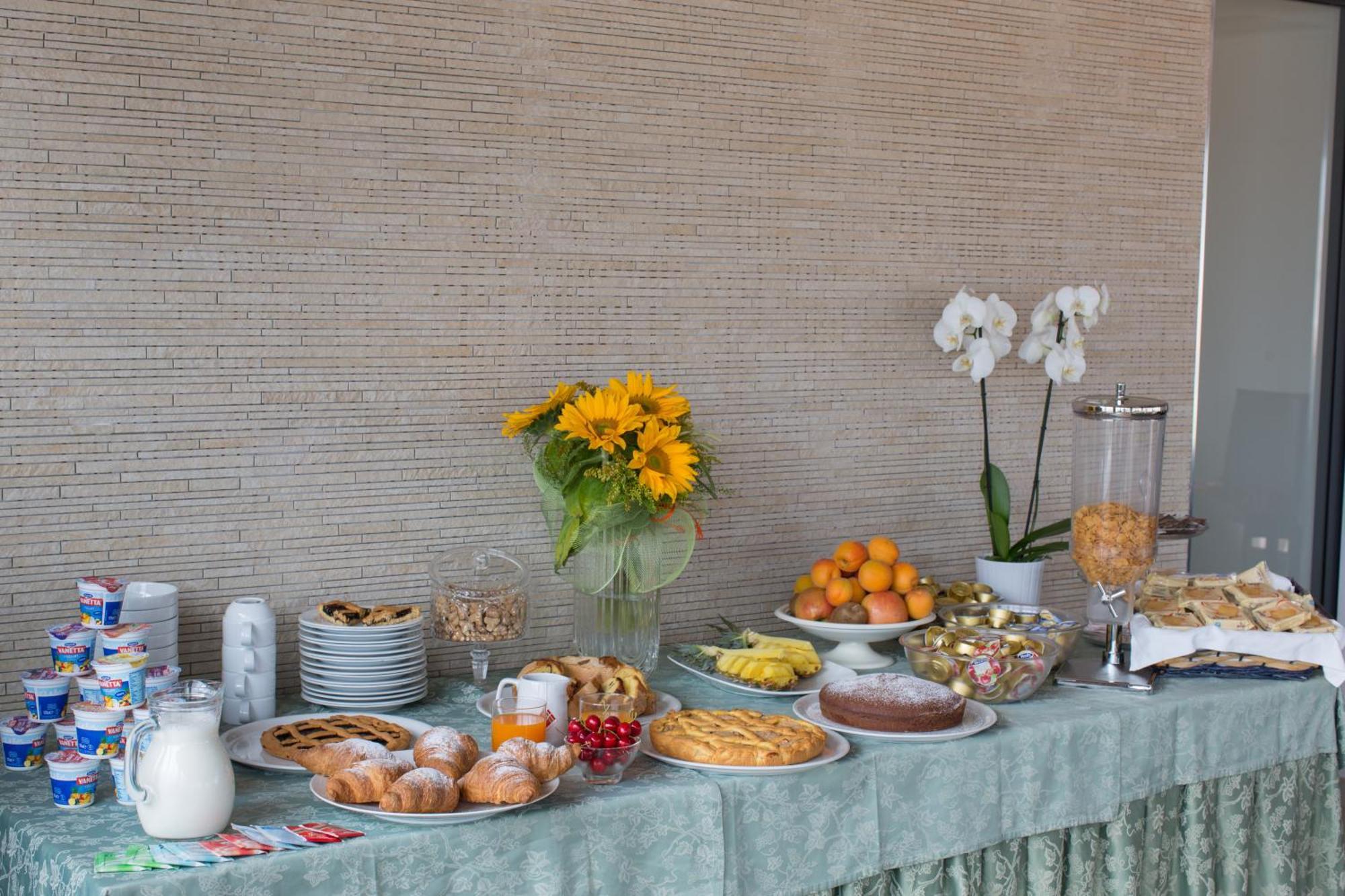 Ristorante Hotel Lucia - 100 Mt Dal Mare Giulianova Zewnętrze zdjęcie